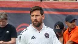 Lionel Messi com uniforme do Inter Miami durante partida da MLS em foto de arquivo.