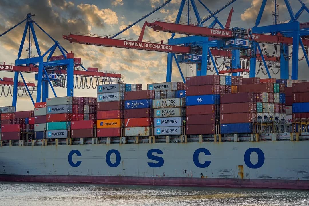 Imagem ilustrativa: container, port, ship, logistics, transport, business, export, import, hamburg, trade, world economy, supply chains, import, world economy, supply chains, suppl