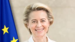 Retrato oficial de Ursula von der Leyen, presidente da Comissão Europeia