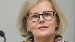 Retrato da ministra aposentada Rosa Weber, uma das signatárias da carta dos ex-ministros do STF