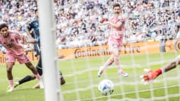 Lionel Messi em lance de finalização com a camisa do Inter Miami