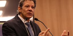 Fernando Haddad, candidato do PT ao governo de São Paulo, discursa em evento (foto de arquivo)
