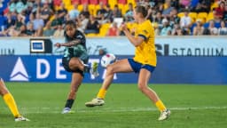 Geyse em ação pelo Gotham FC, dos Estados Unidos, disputando bola em campo