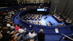 Plenário do Congresso Nacional durante sessão, com parlamentares e público presentes