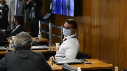 Flávio Bolsonaro durante sessão de comissão no Senado Federal