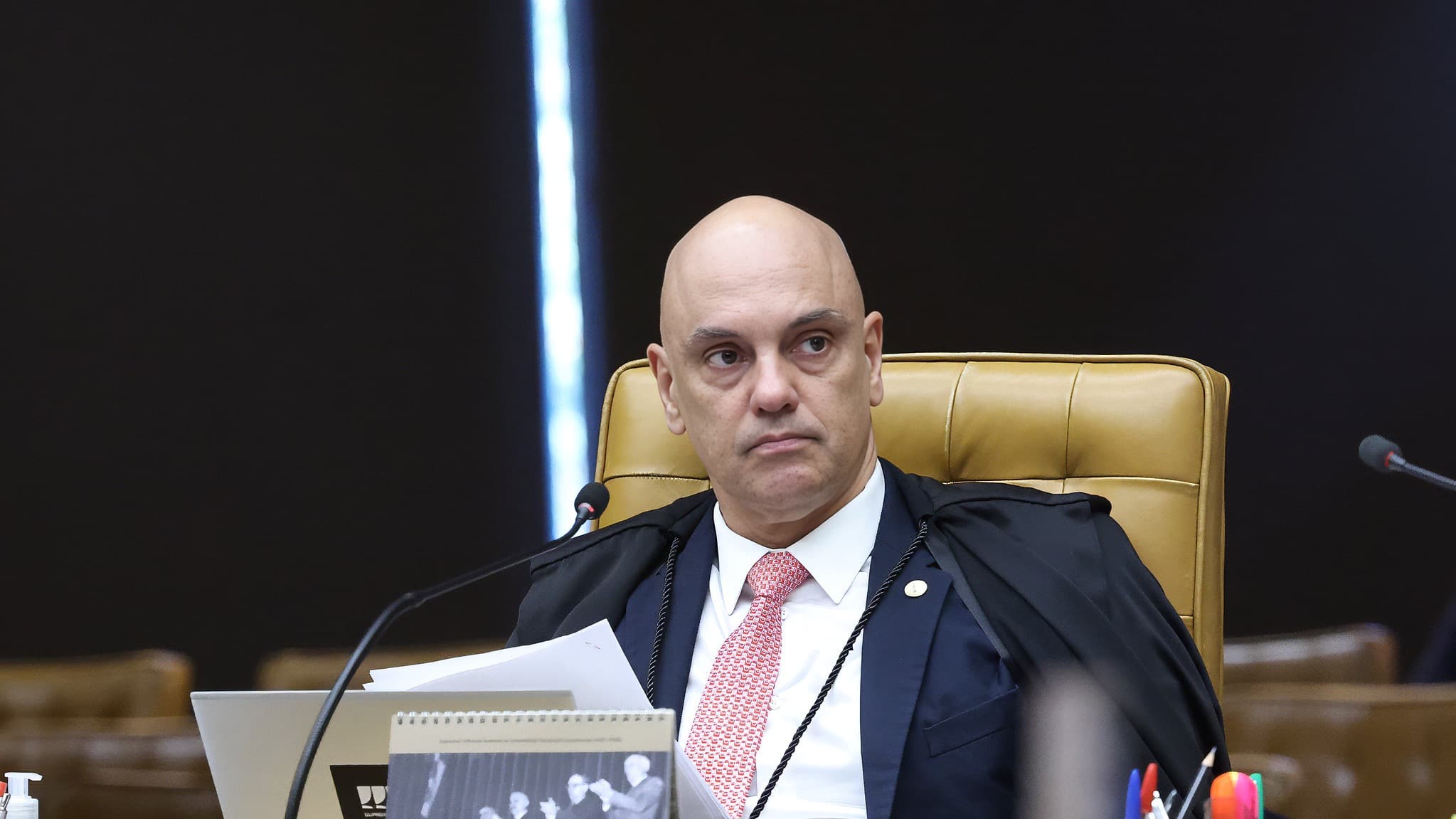 Ministro do Supremo Tribunal Federal (STF) durante sessão plenária no tribunal, em Brasília