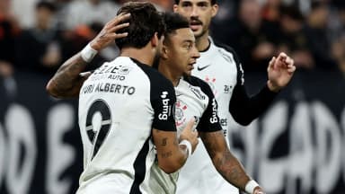 Jogadores do Corinthians comemoram gol em partida da Libertadores na Neo Química Arena