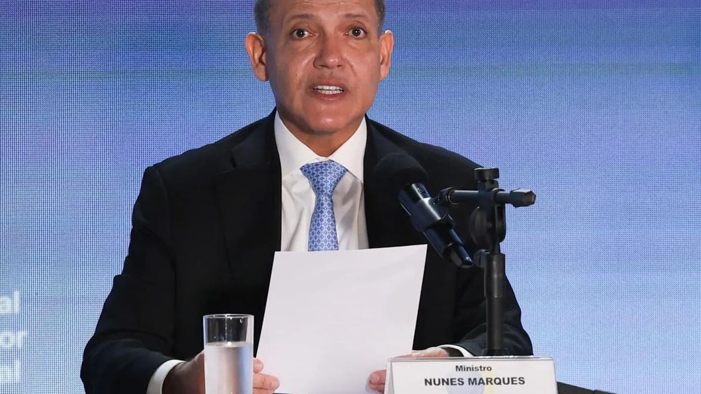 Ministro Kassio Nunes Marques discursa em evento do TSE