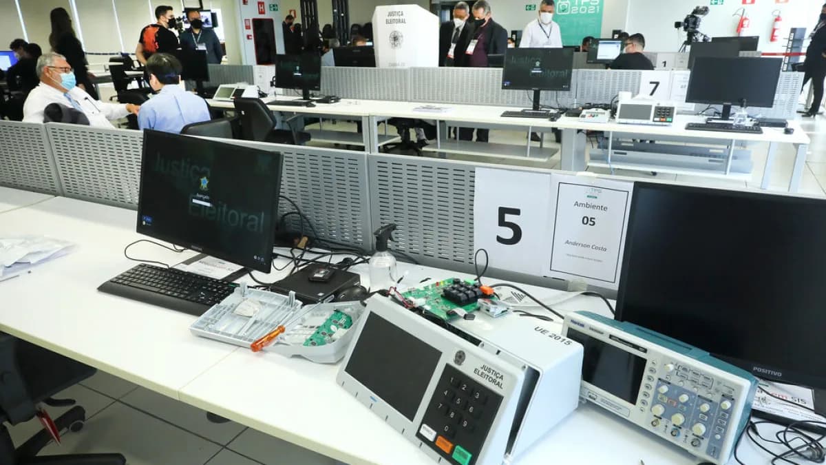 Urna eletrônica em teste público de segurança no TSE, em foto de arquivo