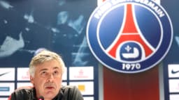 O técnico Carlo Ancelotti fala em coletiva de imprensa (foto de arquivo)