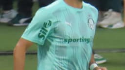 Andreas Pereira em ação com a camisa do Palmeiras