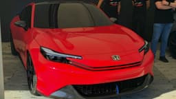 Honda Prelude Concept, versão de pré-produção do cupê esportivo híbrido, exposta em evento internacional em 2024