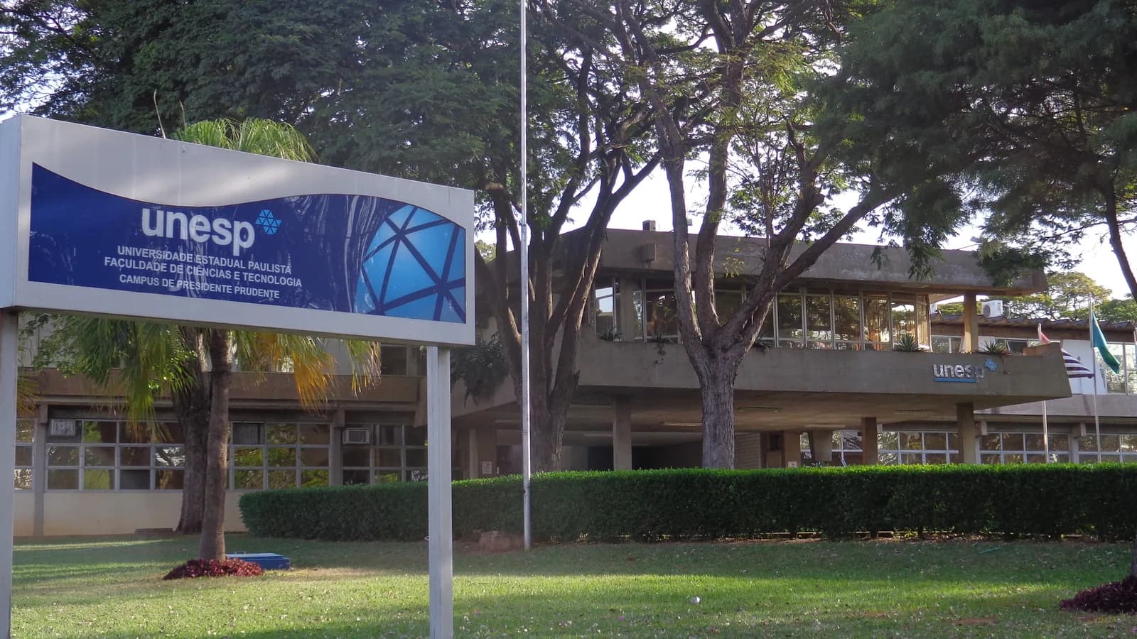 Fachada da Faculdade de Ciências e Tecnologia da UNESP, campus de Presidente Prudente