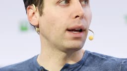 Sam Altman, CEO da OpenAI, fala durante evento de tecnologia