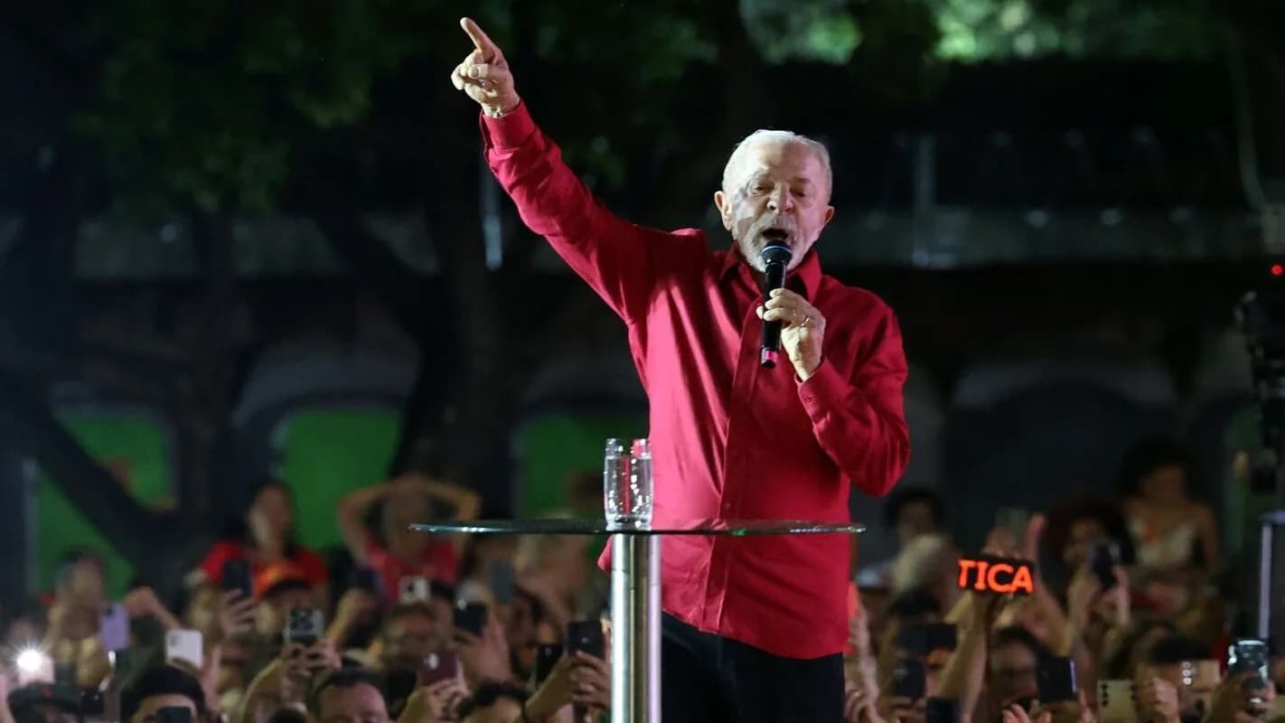 O presidente Luiz Inácio Lula da Silva discursa em evento de campanha