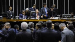 Plenário do Congresso Nacional lotado durante sessão conjunta para análise de vetos presidenciais
