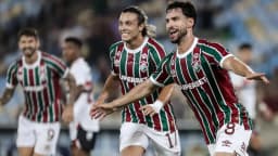 Jogadores do Fluminense comemoram em campo durante jogo da Copa Libertadores
