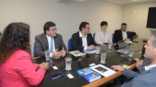 Governador do Piauí, Rafael Fonteles, em reunião institucional