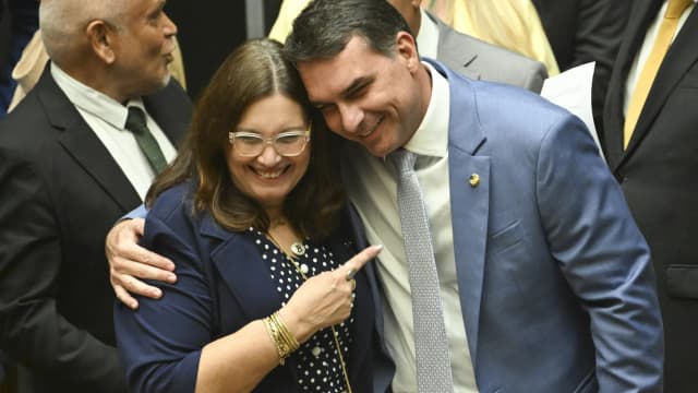 Senador Flávio Bolsonaro em sessão do Senado Federal