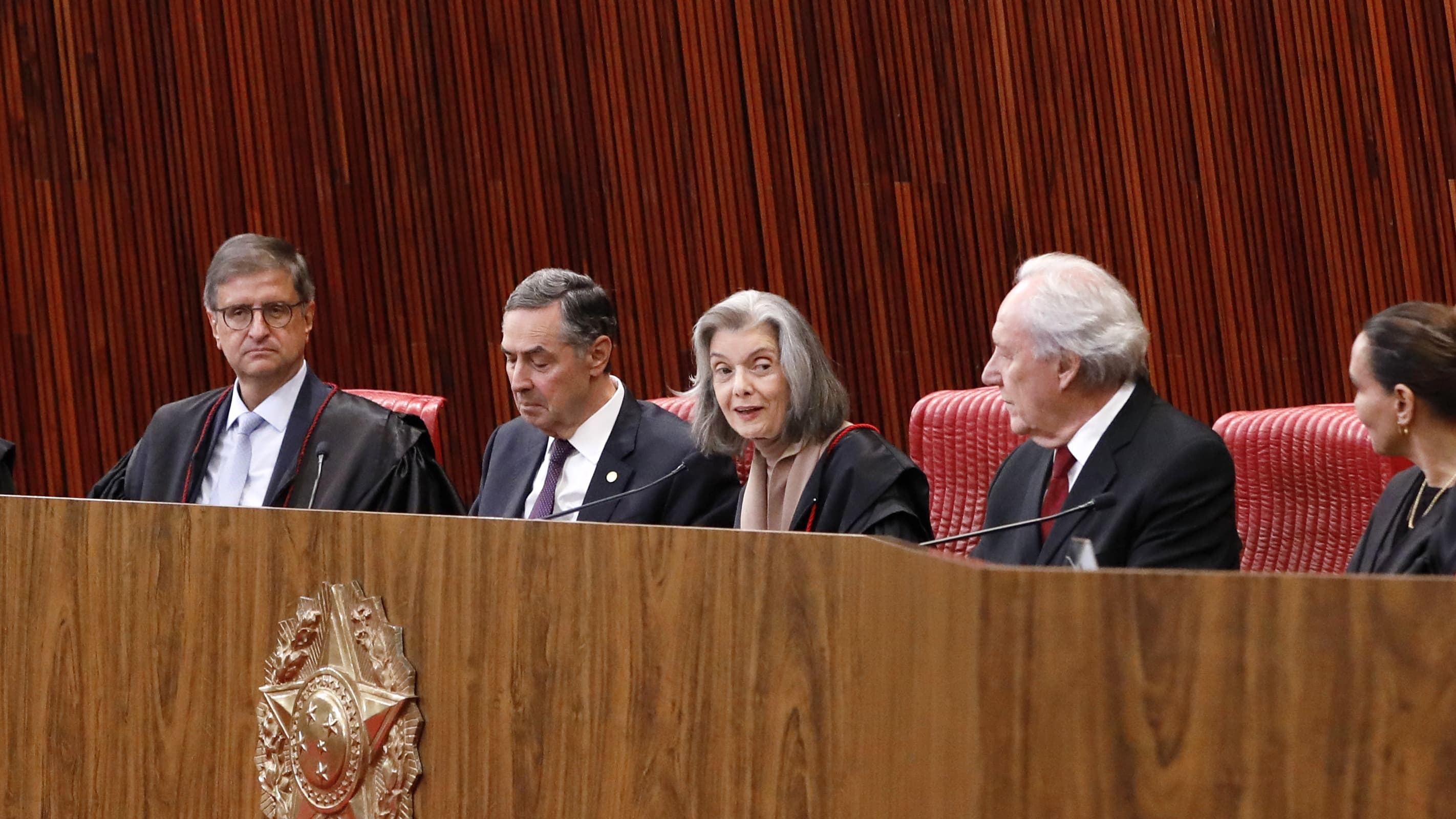 Ministros do TSE reunidos no plenário do tribunal, em foto de arquivo