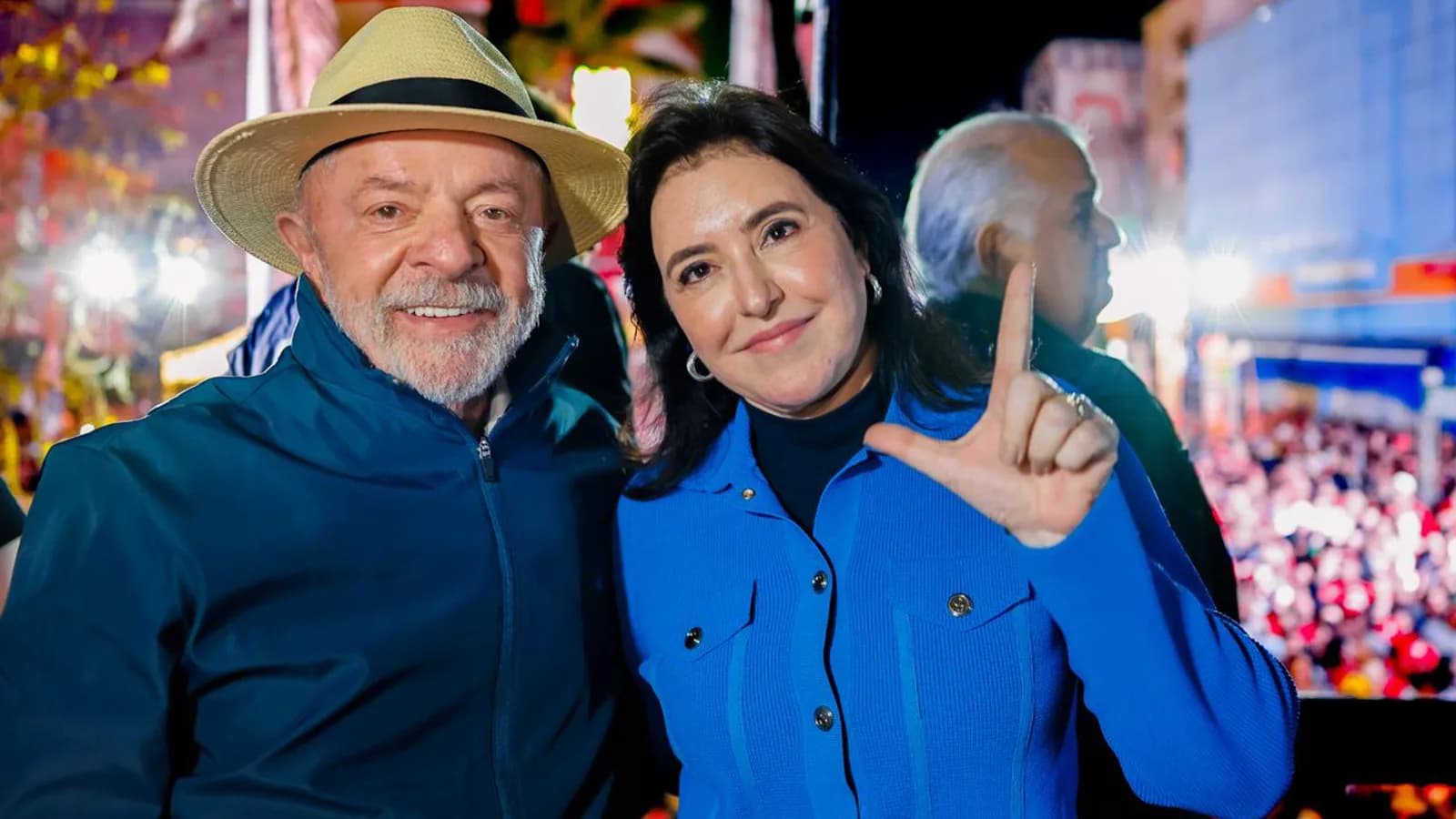 O presidente Luiz Inácio Lula da Silva sorri durante evento de campanha