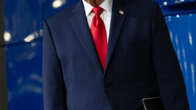 Donald Trump discursa durante evento oficial em Denton, no Texas