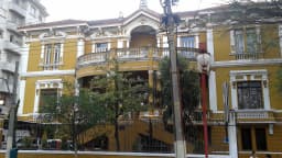 Fachada histórica de uma delegacia da Polícia Civil de São Paulo