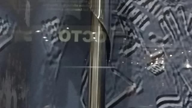 Troféu da Copa do Brasil em exibição, com as cores verde e amarela na fita