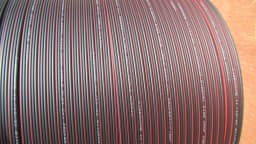 Rolo de cabos de fibra óptica usados em redes de internet