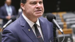 O deputado federal Sandro Alex (PSD), candidato ao governo do Paraná, discursa em plenário