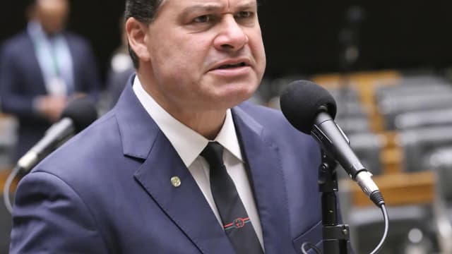 O deputado federal Sandro Alex (PSD), candidato ao governo do Paraná, discursa em plenário