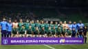 Elenco do Palmeiras feminino perfilado em campo antes de partida
