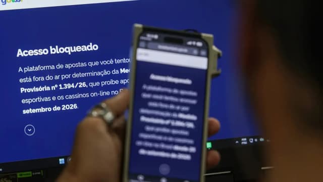 Celular mostra mensagem de acesso bloqueado a plataforma de apostas, por determinação da Medida Provisória 1.394/26