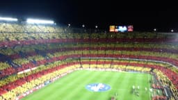 Camp Nou lotado durante um El Clásico entre Barcelona e Real Madrid