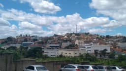 Vista da cidade de Ribeirão das Neves, na Região Metropolitana de Belo Horizonte, onde fica o comitê incendiado
