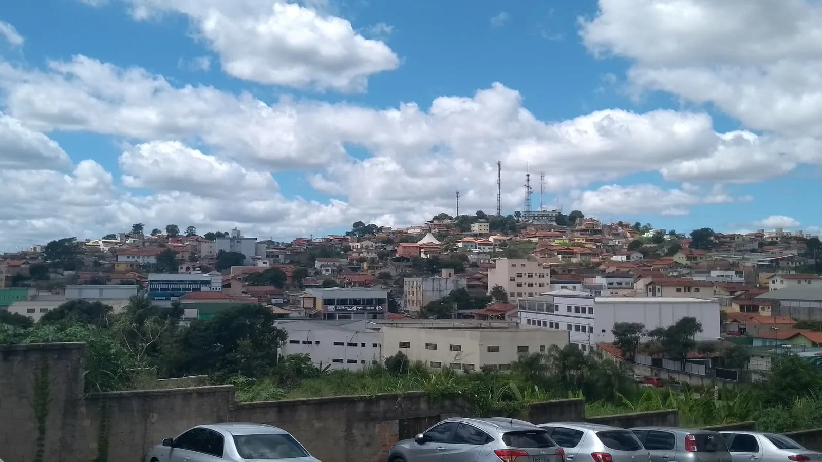 Vista da cidade de Ribeirão das Neves, na Região Metropolitana de Belo Horizonte, onde fica o comitê incendiado