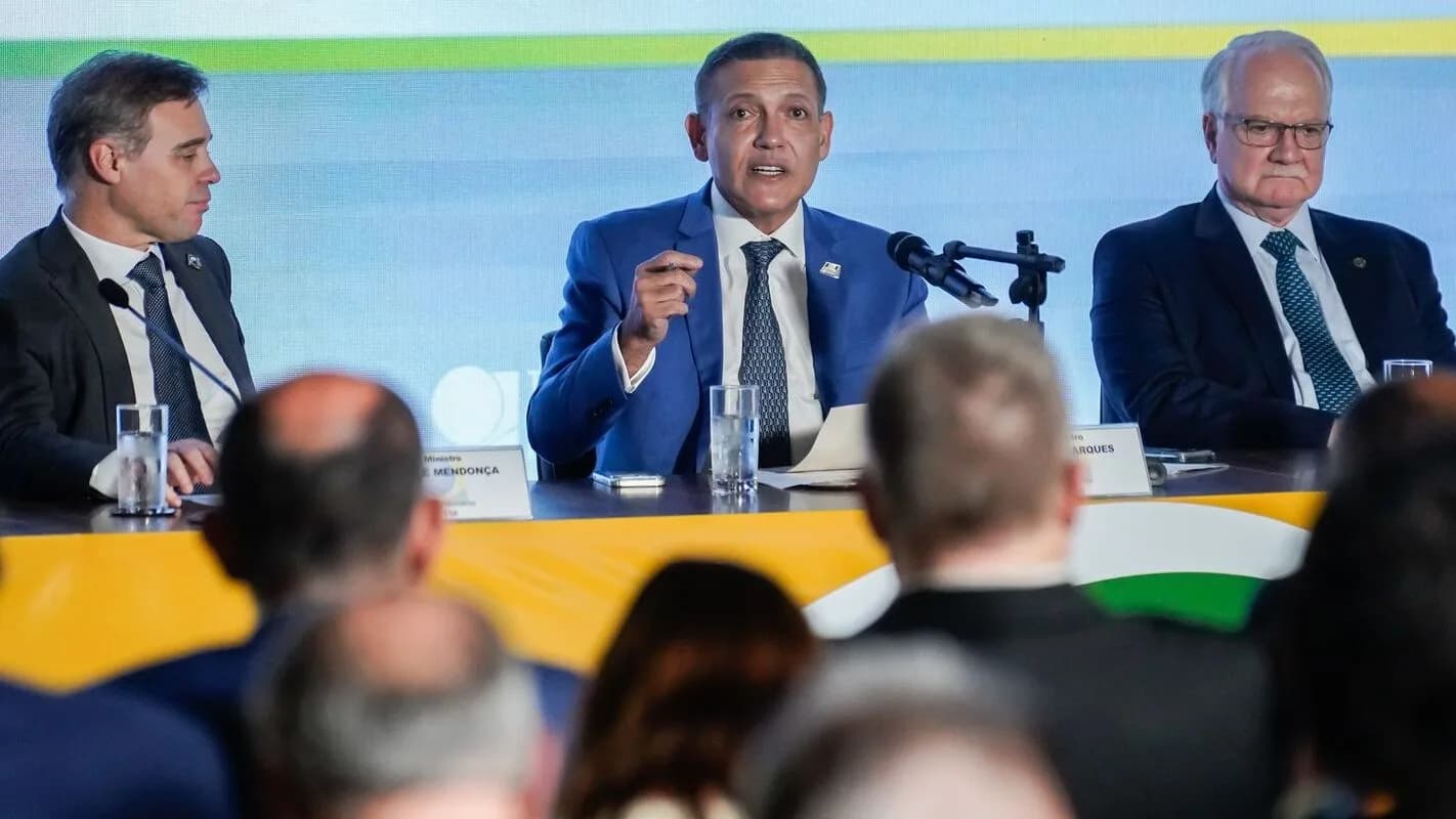 O ministro Kassio Nunes Marques, presidente do TSE, discursa em evento sobre as eleições de 2026