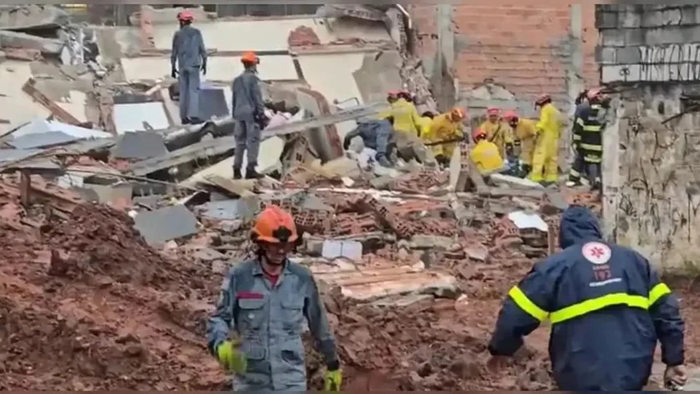Bombeiros e equipe do SAMU buscam vítimas em escombros de prédio desabado (foto de arquivo, outro desabamento em São Bernardo do Campo, SP, 15/08/2026 — imagem ilustrativa, não é do caso da Penha)