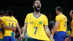 Jogadores da seleção brasileira masculina de vôlei comemoram ponto em foto de arquivo