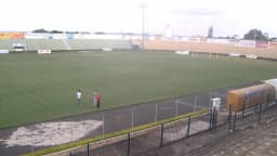 Vista do estádio Maião, do Mirassol, com arquibancadas e gramado vazios