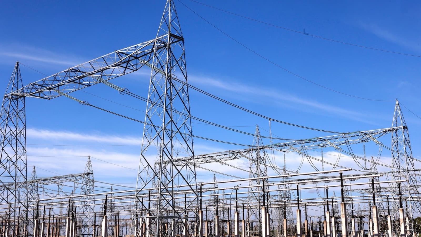 Linhas de transmissão de energia elétrica da usina hidrelétrica de Itaipu, em Foz do Iguaçu (PR), em imagem de arquivo
