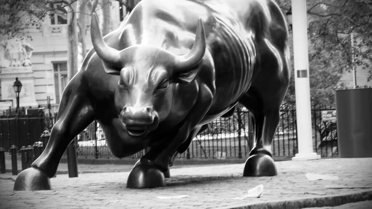 Estátua do touro de Wall Street, símbolo do mercado financeiro de Nova York