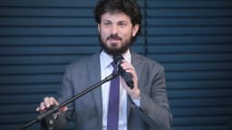 O deputado federal e candidato ao Senado por Minas Gerais, Marcelo Aro (PP), discursa em evento