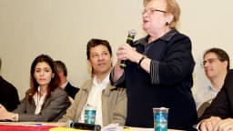 Fernando Haddad ao lado da ex-prefeita Luiza Erundina, em foto de arquivo