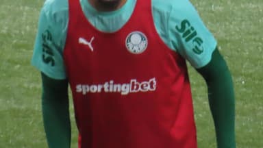 Gustavo Gómez, zagueiro e capitão do Palmeiras, durante treino com uniforme do clube