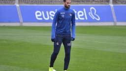 Willian José durante treino com a camisa da Real Sociedad, clube espanhol pelo qual já jogou