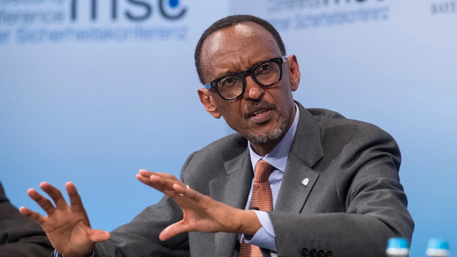 Paul Kagame, presidente de Ruanda, em close-up durante conferência