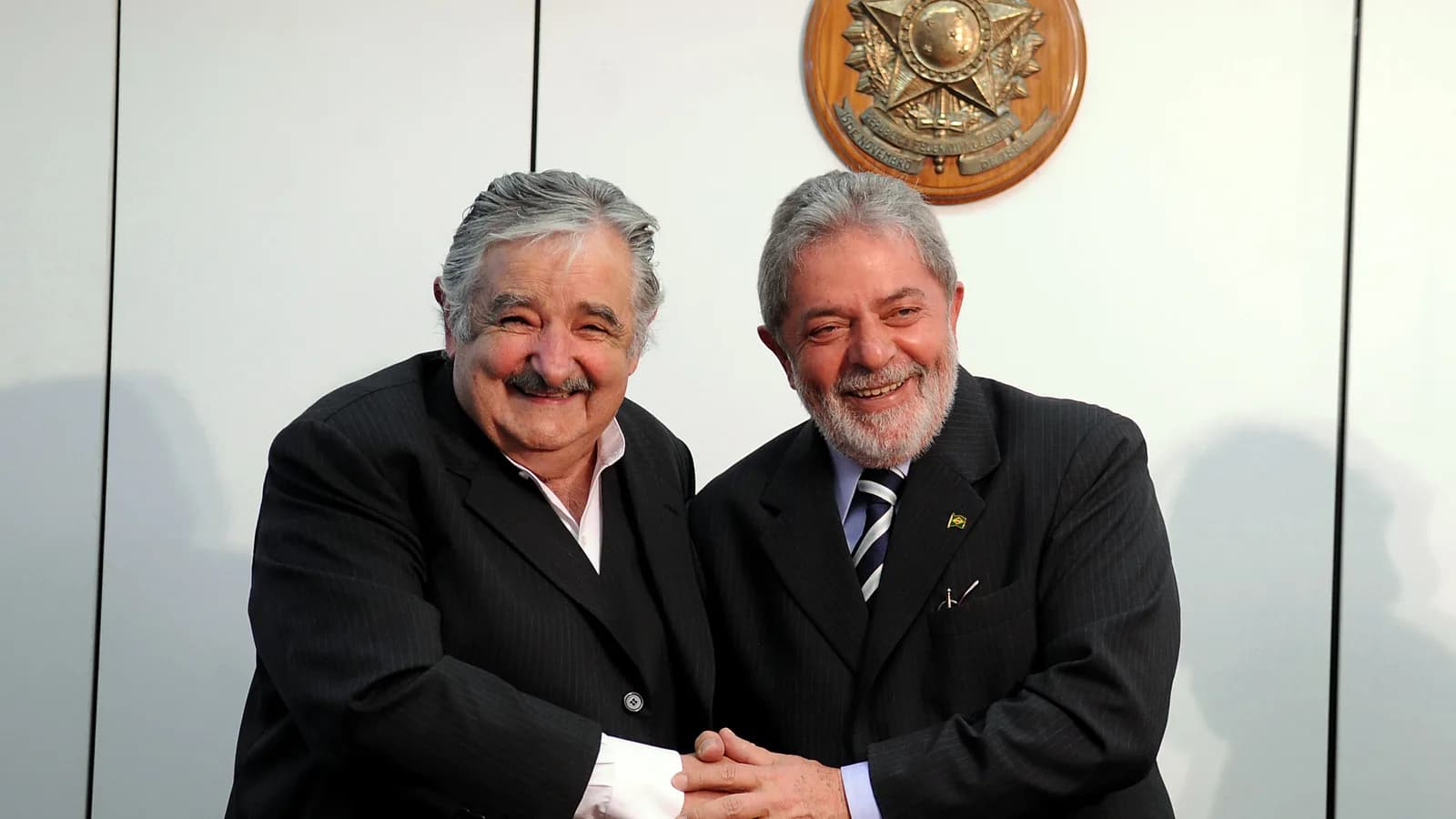 Lula cumprimenta o ex-presidente uruguaio José Mujica