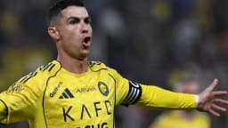 Cristiano Ronaldo celebra gol com a camisa do Al-Nassr