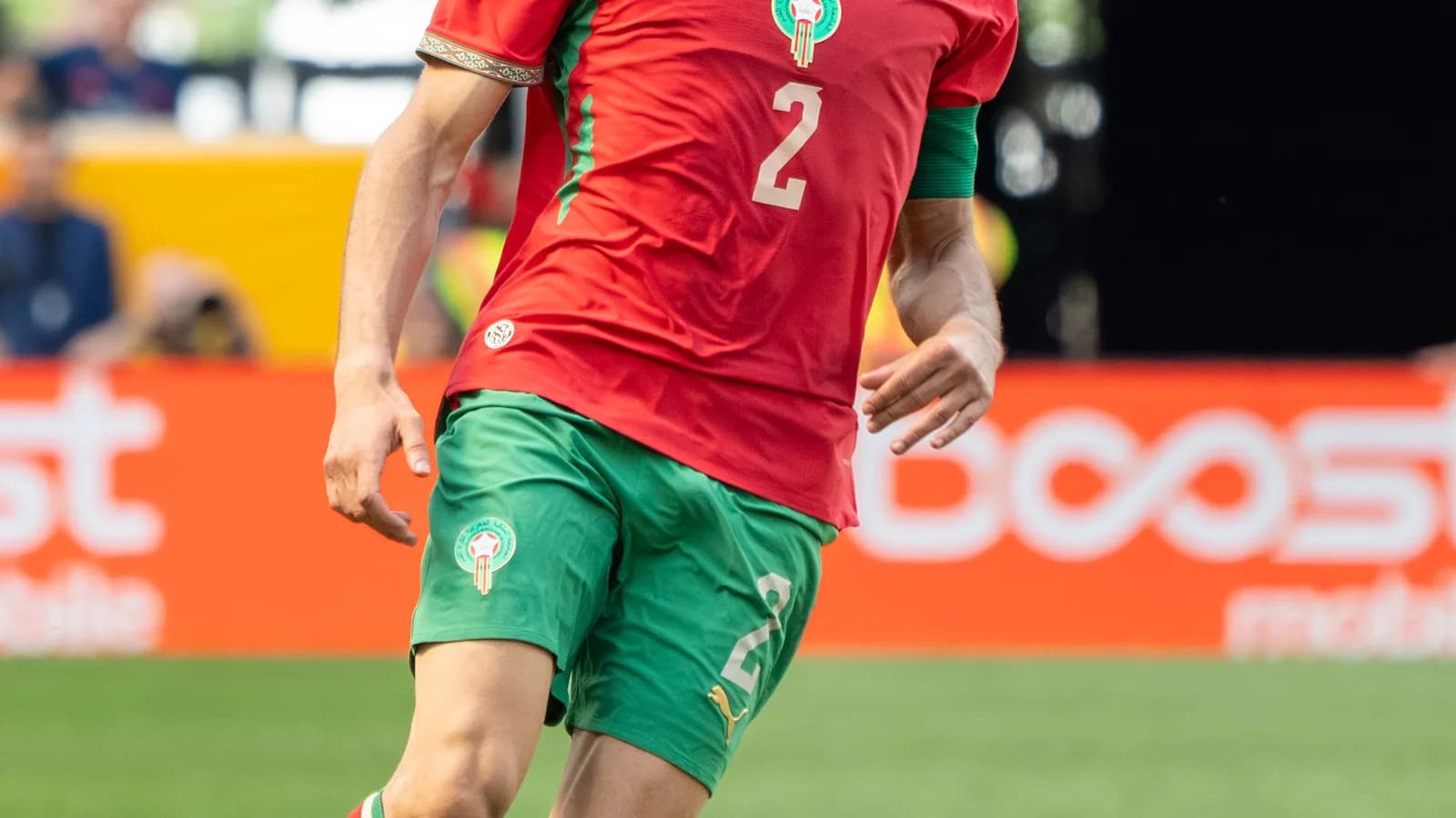 Achraf Hakimi em ação durante partida pela seleção de Marrocos